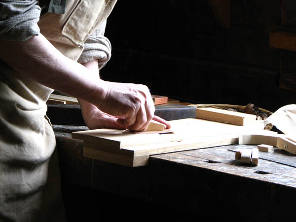 Nuestro equipo de profesionales cuenta  con muchos años de contrastada <strong>experiencia</strong> en el sector de la <strong>carpintería de madera en Mata de Morella (la)</strong>.